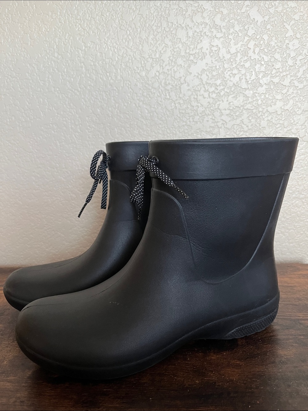 Crocs Freesail Shorty rain boots in black